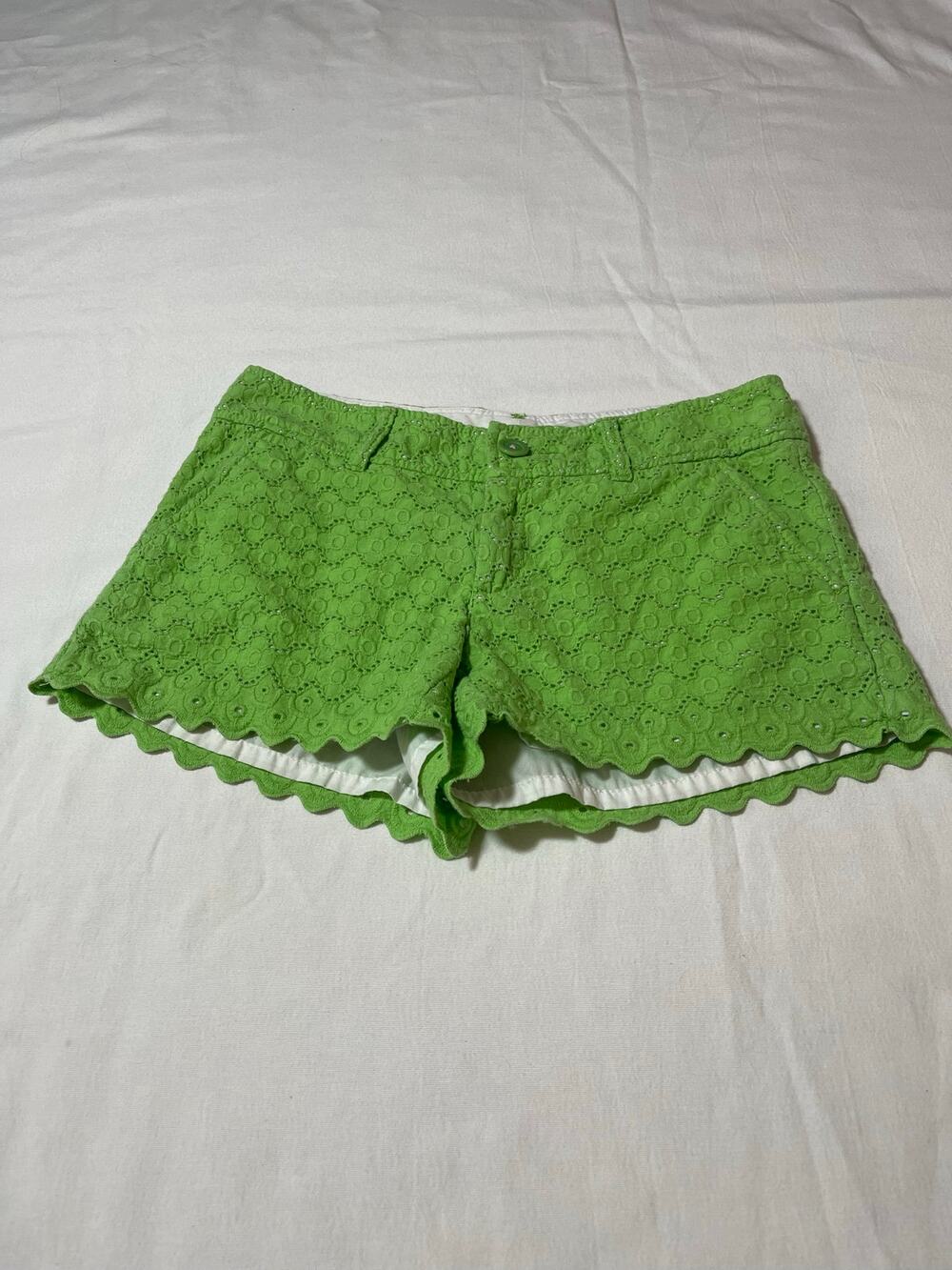 Lilly Pulitzer Walsh Shorts Size 0 Green Eyelet Embroidered Scallop Hem